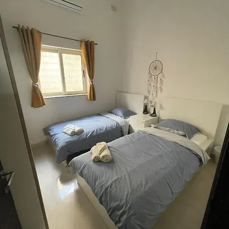 Apartment Modern & Spacious 3 Bedroom Maisonette - Normandy Pembroke Pembroke
