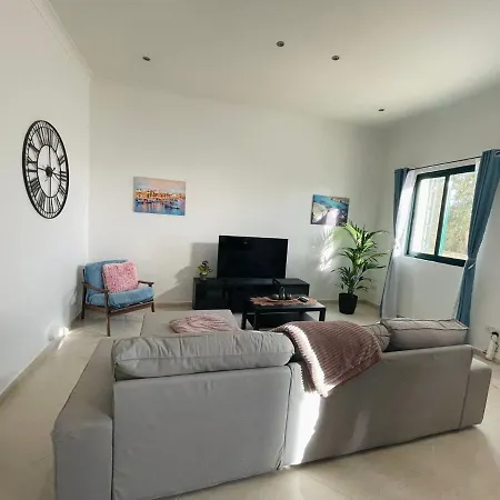 Modern & Spacious 3 Bedroom Maisonette - Normandy Pembroke Apartment