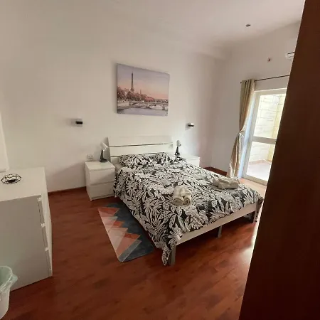 Modern & Spacious 3 Bedroom Maisonette - Normandy Pembroke * Pembroke