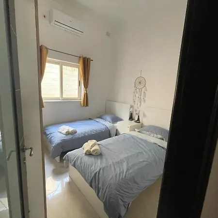 Modern & Spacious 3 Bedroom Maisonette - Normandy Pembroke Apartment